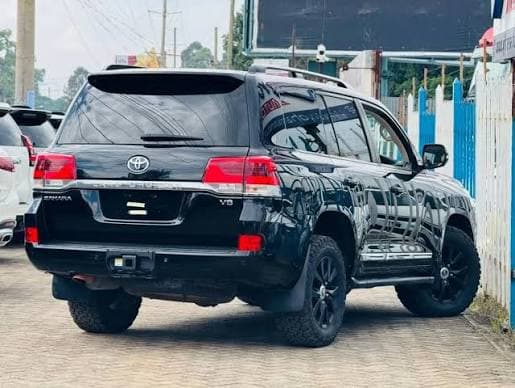 Land Cruiser Prado / V8 — Imara Africa Safaris game-drive vehicle
